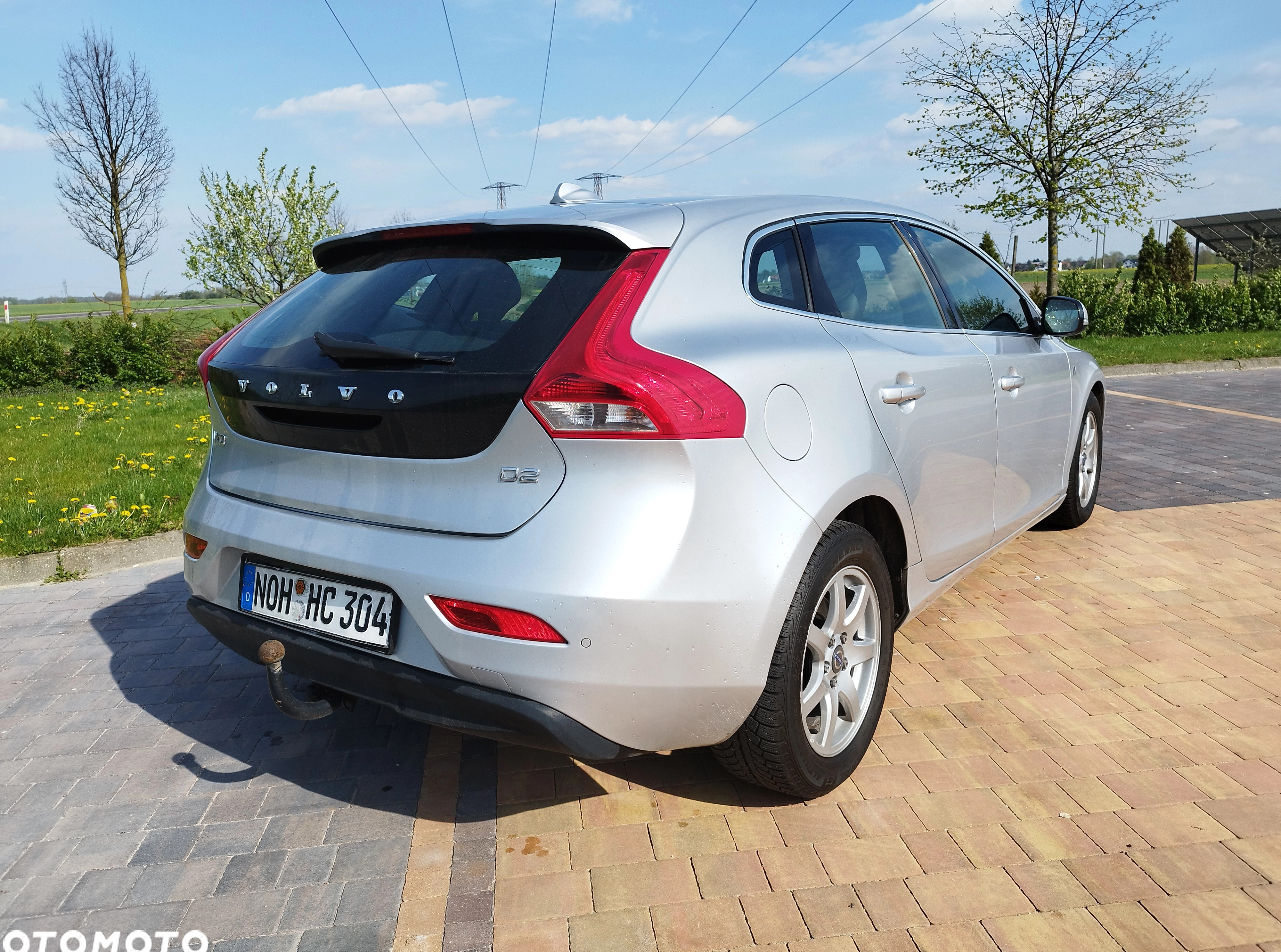 Volvo V40 cena 43700 przebieg: 129000, rok produkcji 2015 z Przasnysz małe 56